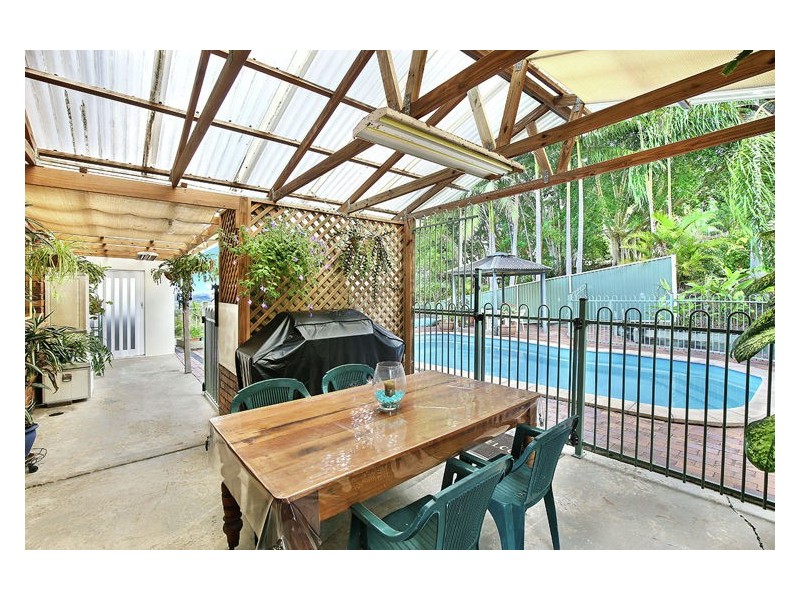 6 Dolphin Dr, Nambour QLD 4560