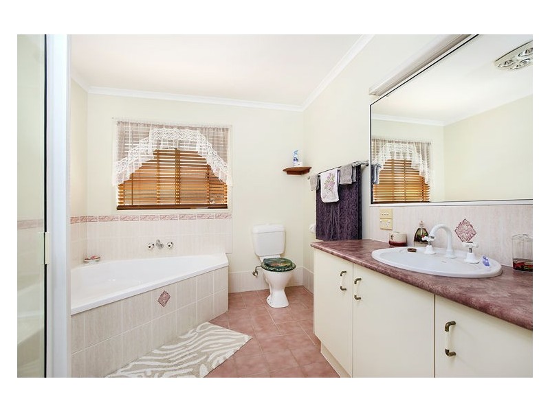 6 Dolphin Dr, Nambour QLD 4560