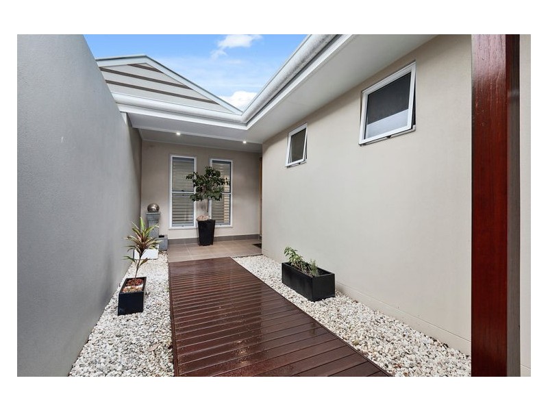 2/17 Tuckers Creek Drive, Nambour QLD 4560