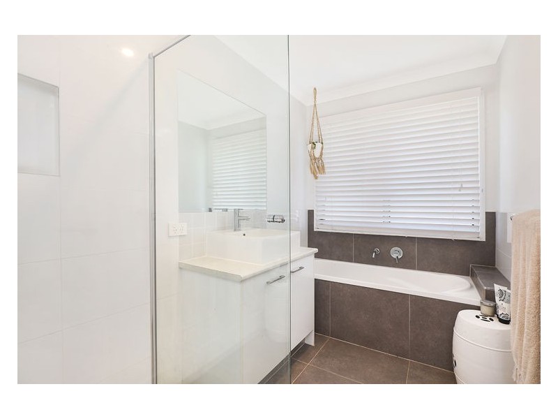 15 Tramline Rise, Burnside QLD 4560