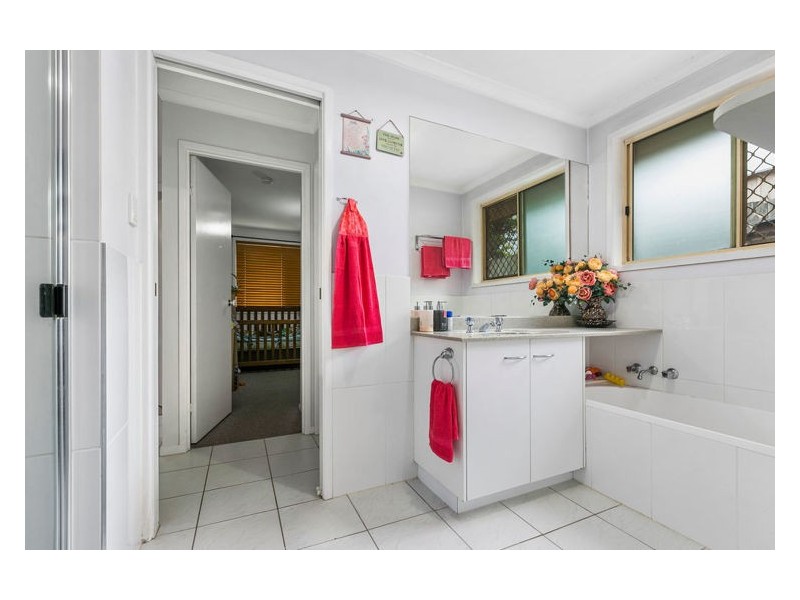 5 Athenree Place, Little Mountain QLD 4551