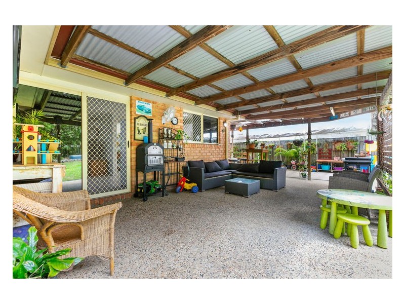 5 Athenree Place, Little Mountain QLD 4551