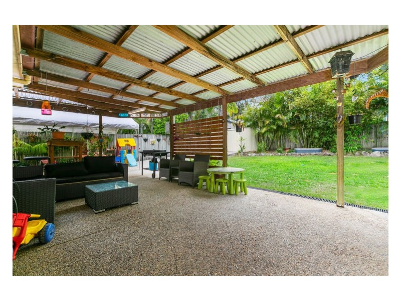 5 Athenree Place, Little Mountain QLD 4551