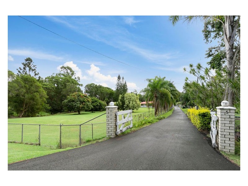 5 Angus Crescent, Kureelpa QLD 4560