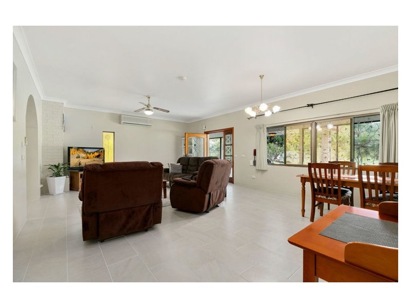 5 Angus Crescent, Kureelpa QLD 4560