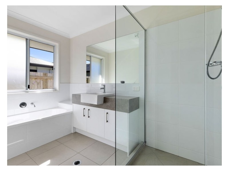 6 Bowerbird Avenue, Burnside QLD 4560