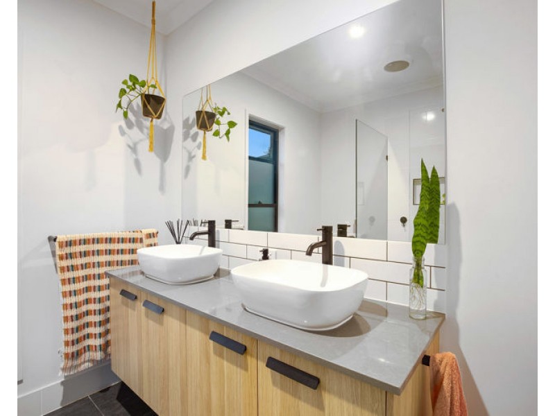 20 Observation Circuit, Nambour QLD 4560