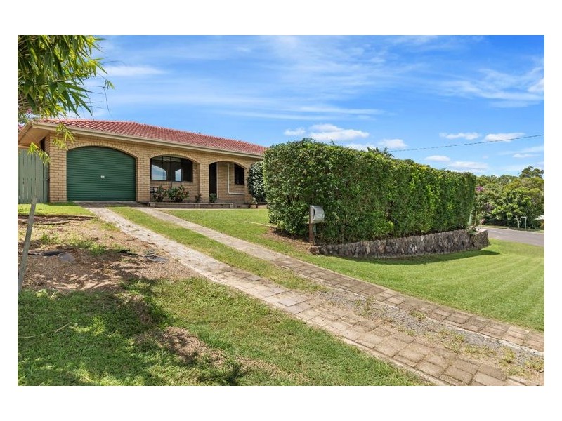 4 Cunningham Crescent, Nambour QLD 4560