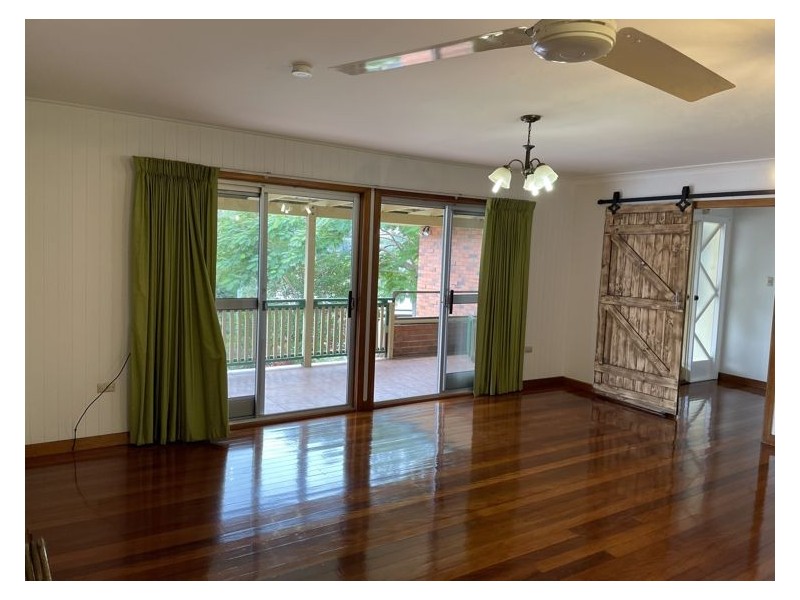 4 Sue Street, Burnside QLD 4560