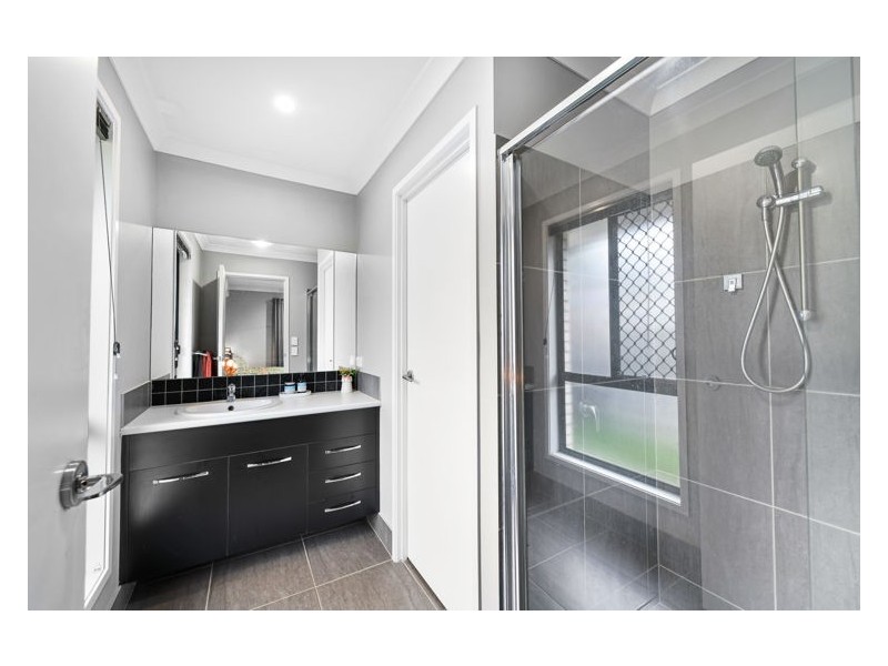 32 Bedford Circuit, Coes Creek QLD 4560