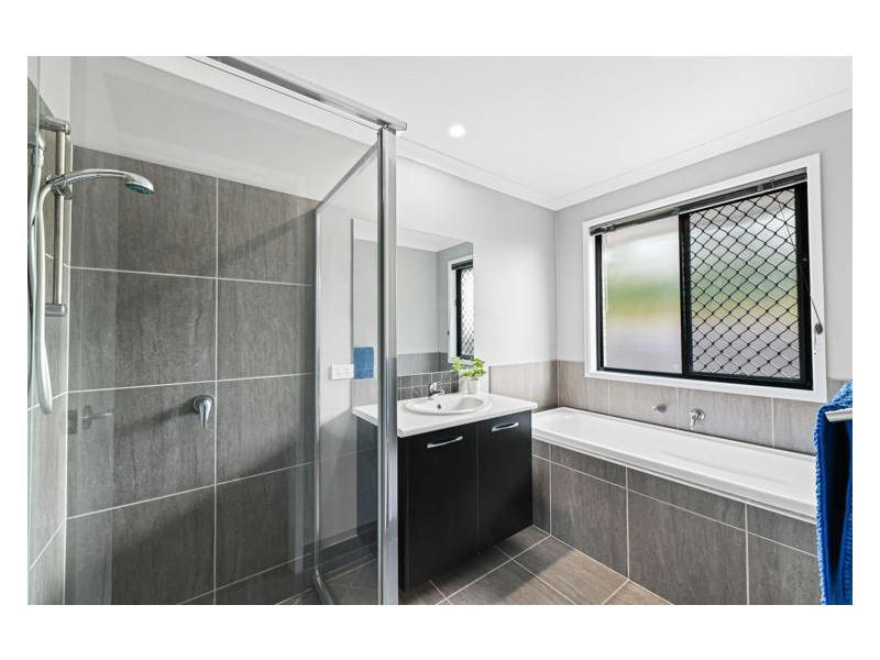 32 Bedford Circuit, Coes Creek QLD 4560