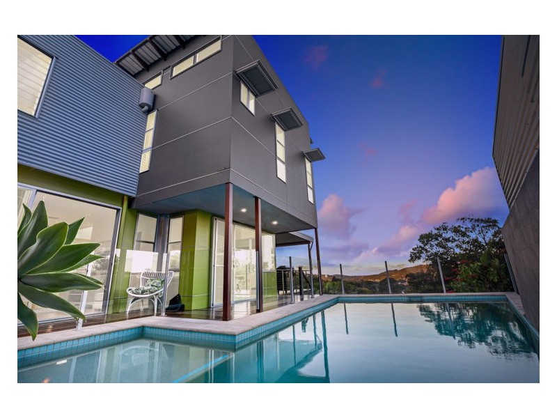 9 Pearl Parade, Nambour QLD 4560