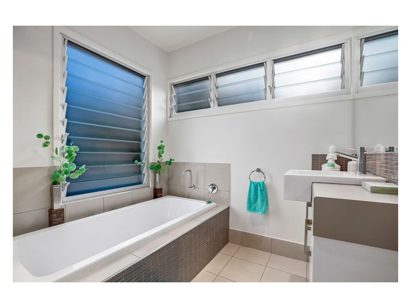 9 Pearl Parade, Nambour QLD 4560