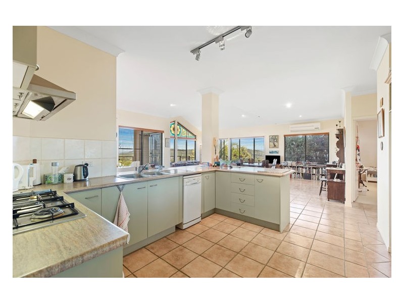8 Pearl Parade, Nambour QLD 4560