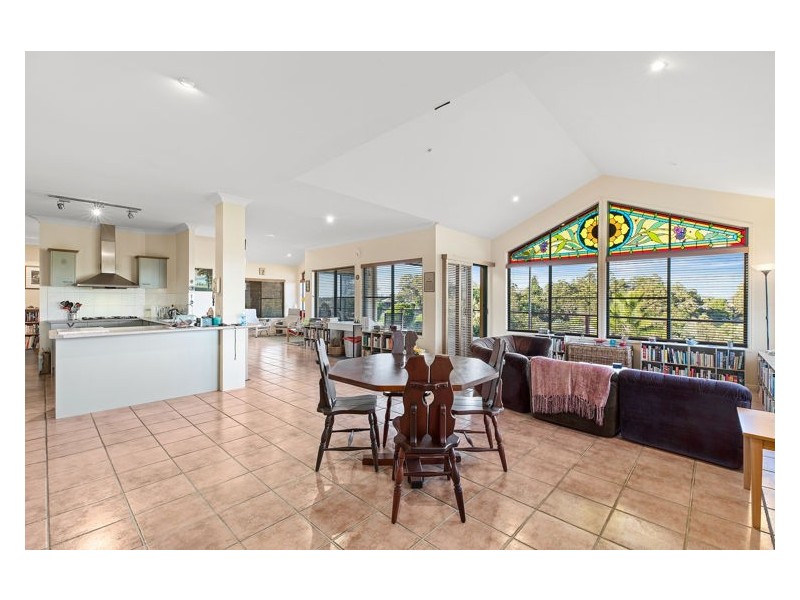 8 Pearl Parade, Nambour QLD 4560