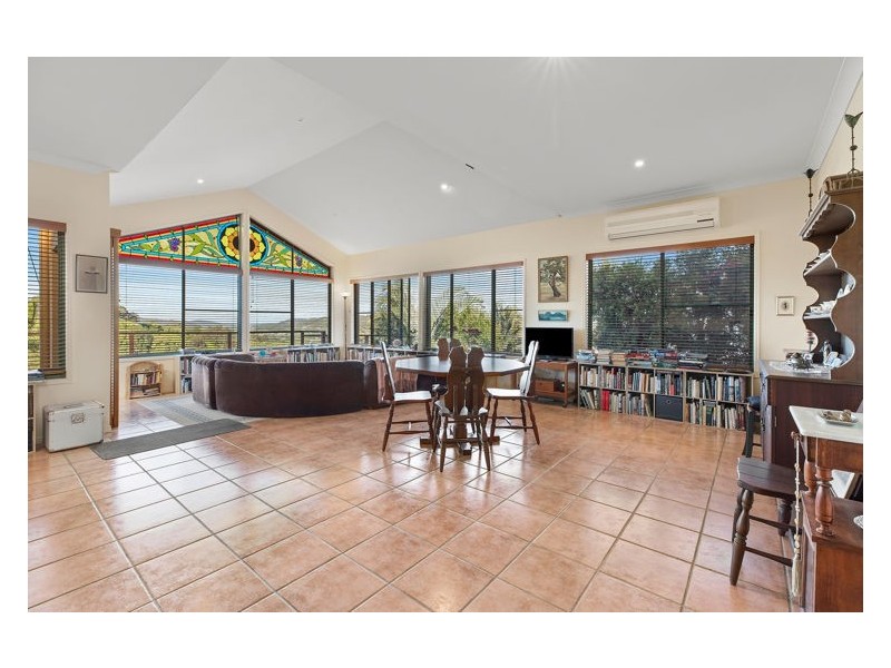 8 Pearl Parade, Nambour QLD 4560