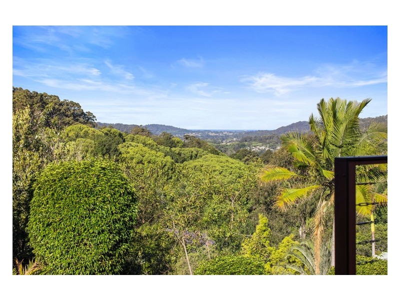 8 Pearl Parade, Nambour QLD 4560