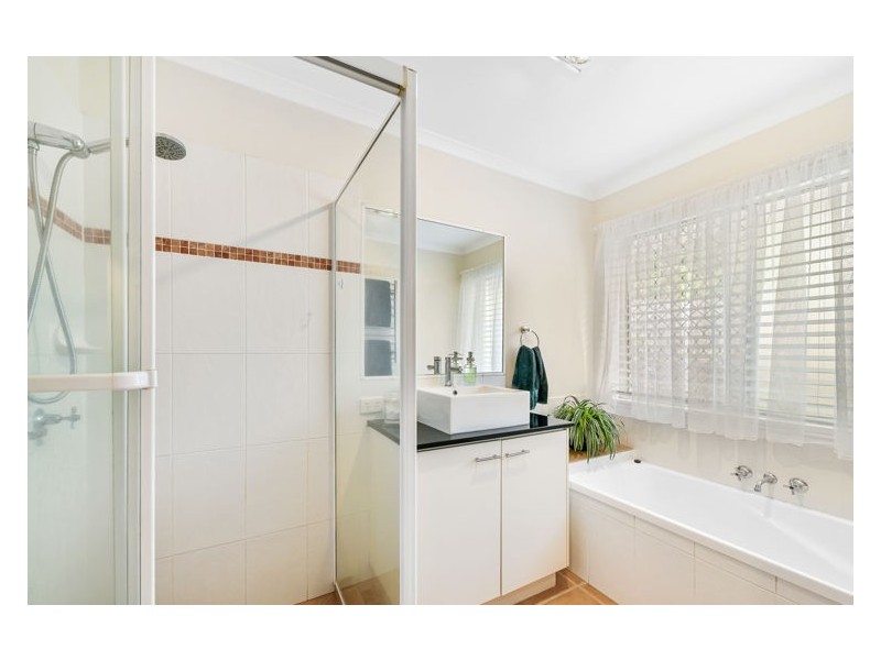 5 Robertson Drive, Burnside QLD 4560