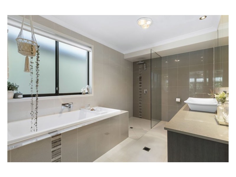 17 Mountain Ash Drive, Mountain Creek QLD 4557