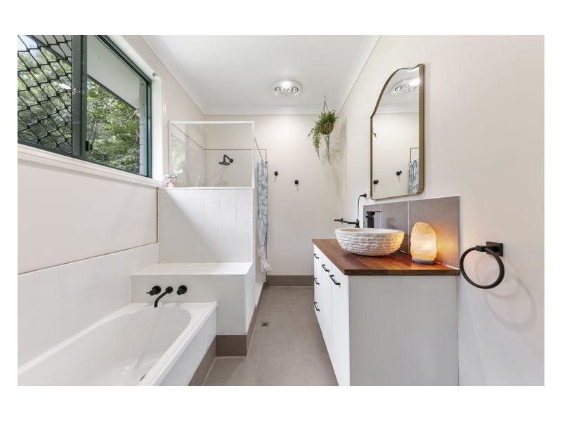 242 Diamond Valley Road, Diamond Valley QLD 4553