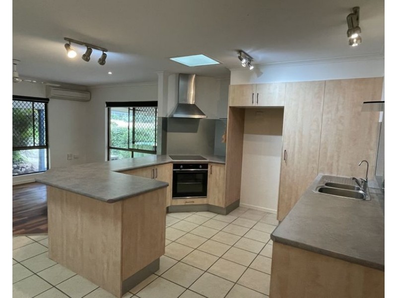 18 Thomas Crescent, Nambour QLD 4560