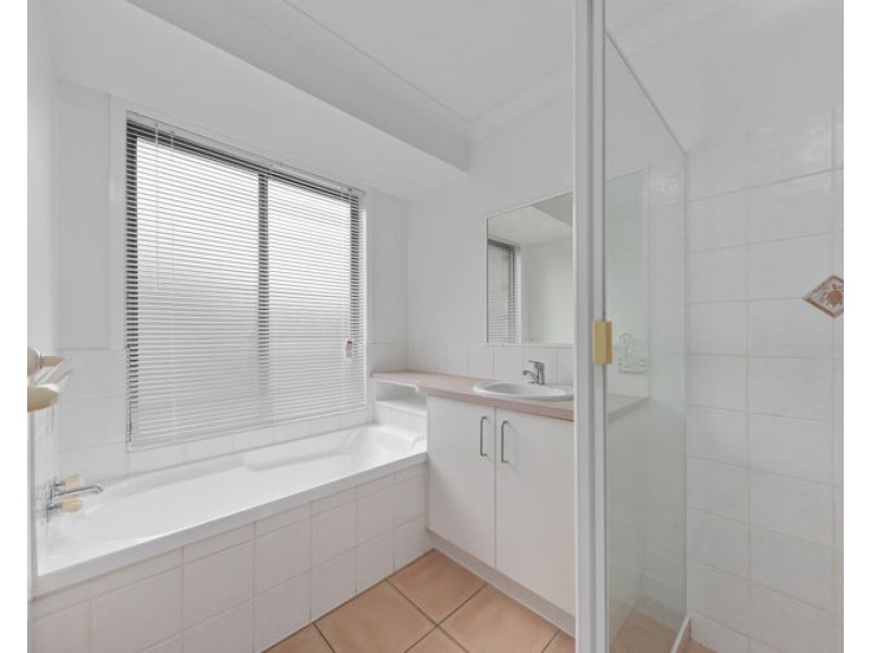 1 Killarney Crescent, Nambour QLD 4560
