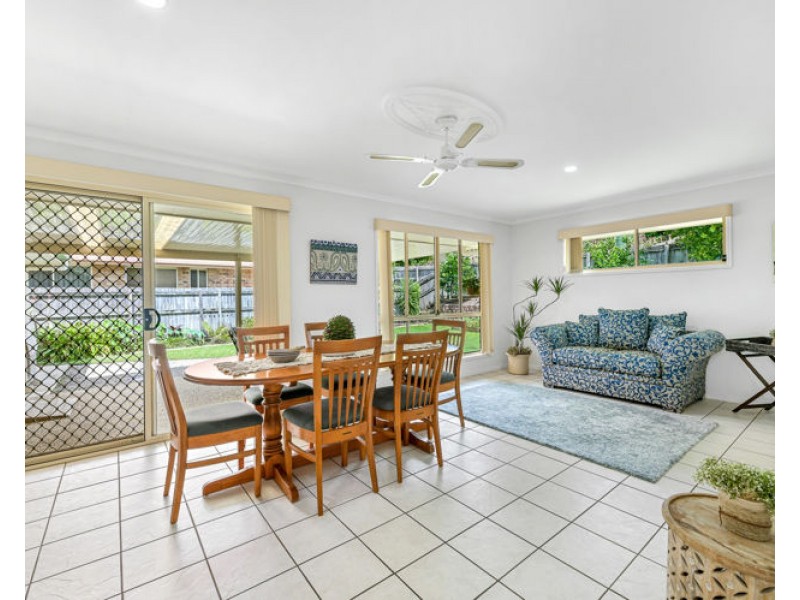 11 Robertson Drive, Burnside QLD 4560
