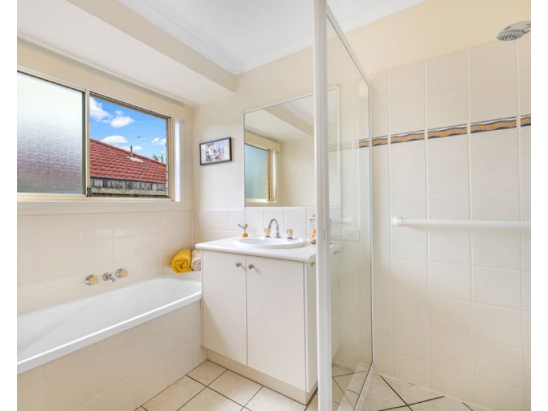 11 Robertson Drive, Burnside QLD 4560