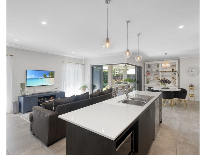 15 Fryar Crescent, Yandina QLD 4561