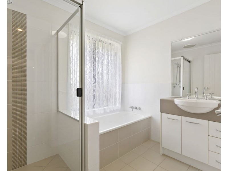 63 Robertson Drive, Burnside QLD 4560