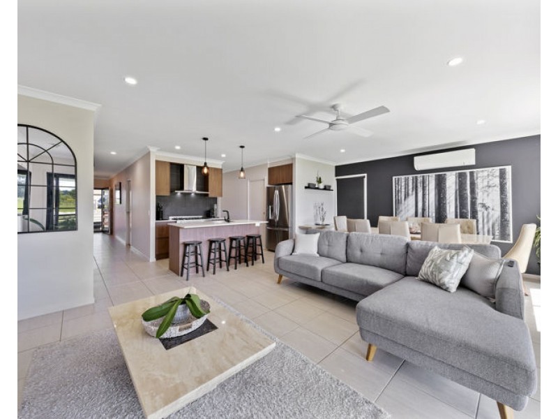 14 Reflection Court, Nambour QLD 4560