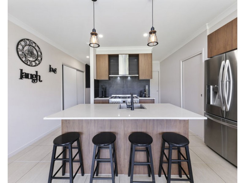 14 Reflection Court, Nambour QLD 4560