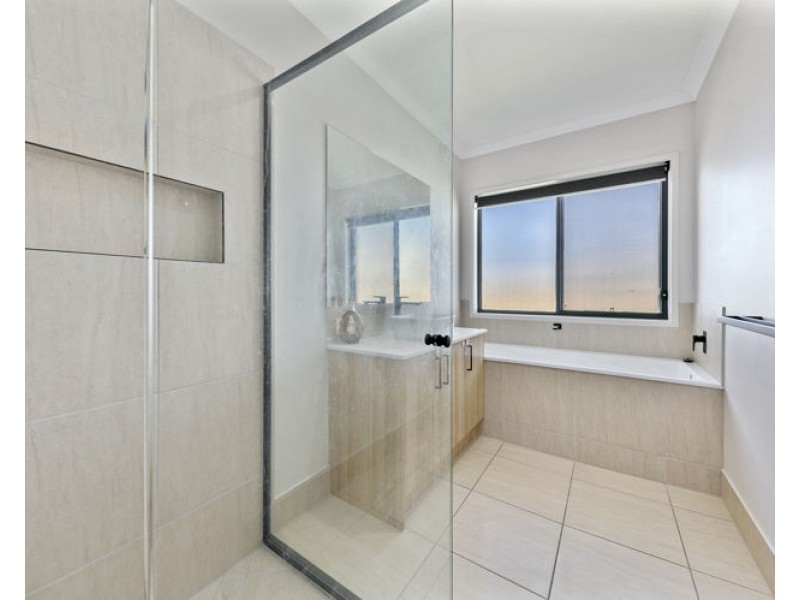 14 Reflection Court, Nambour QLD 4560