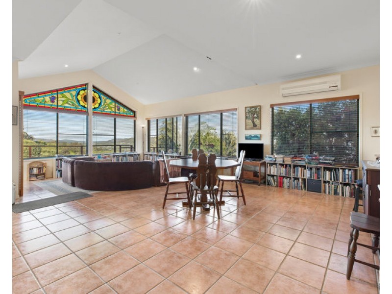 8 Pearl Parade, Nambour QLD 4560