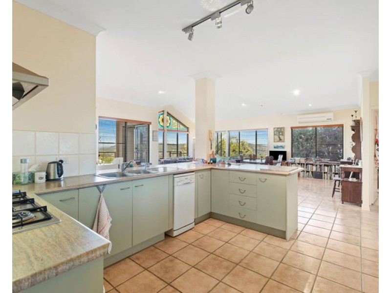 8 Pearl Parade, Nambour QLD 4560
