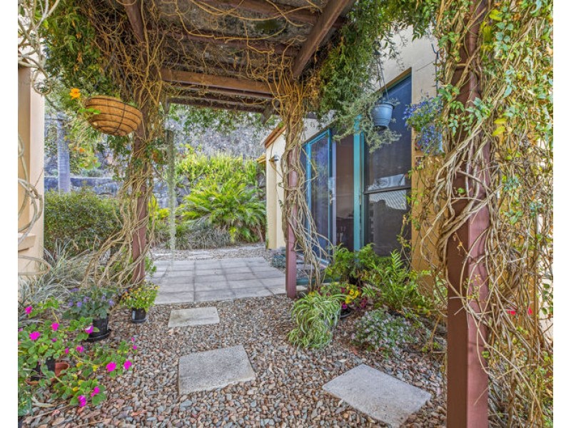 8 Pearl Parade, Nambour QLD 4560