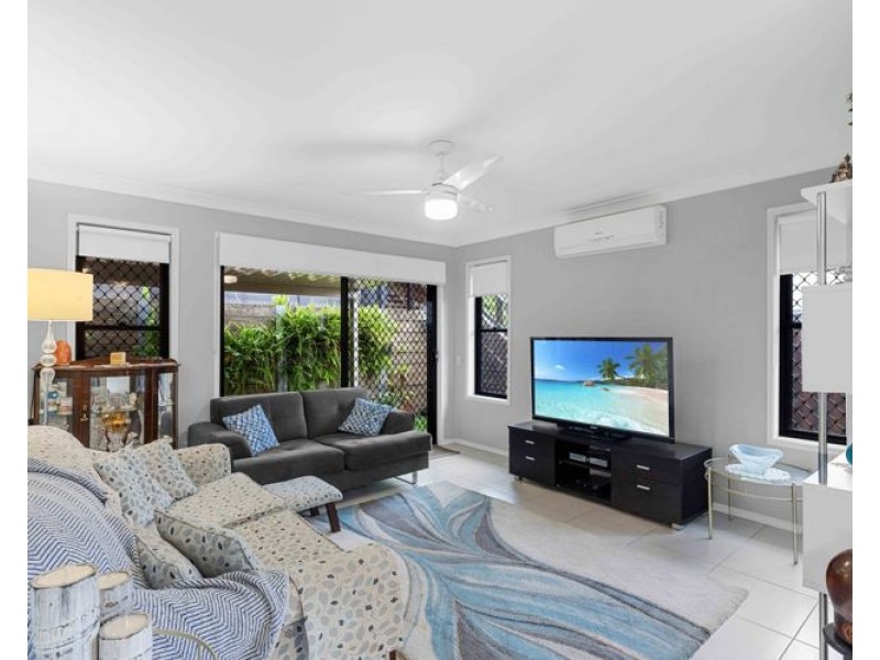 2/6 Betsy Way, Nambour QLD 4560