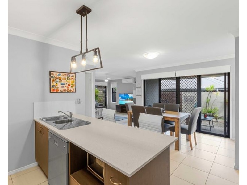 2/6 Betsy Way, Nambour QLD 4560