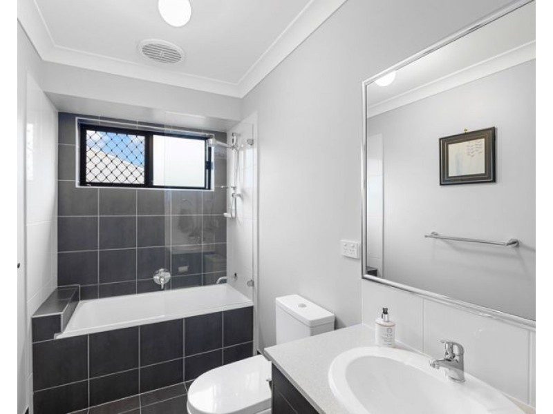 2/6 Betsy Way, Nambour QLD 4560