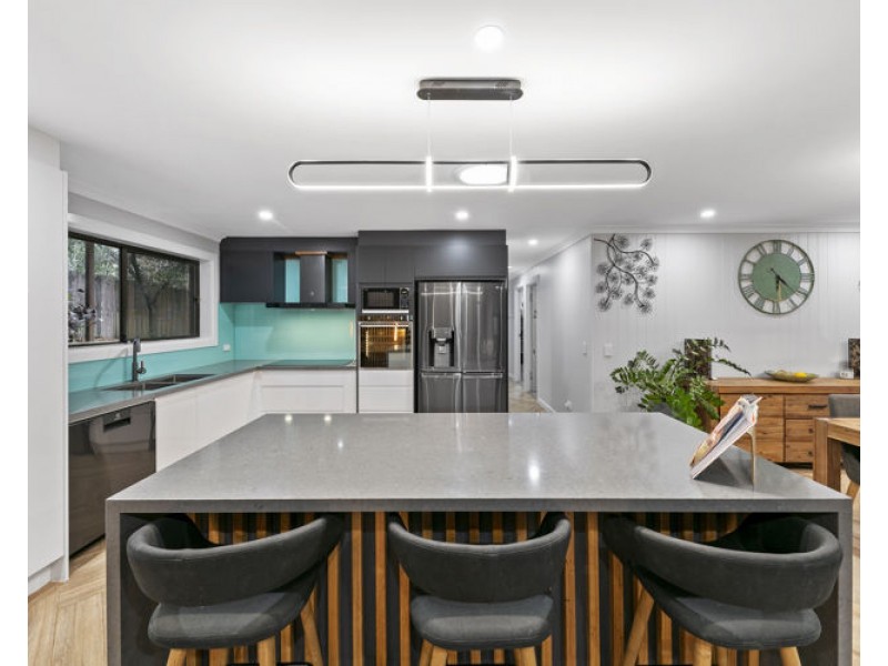 10 Angus Crescent, Kureelpa QLD 4560