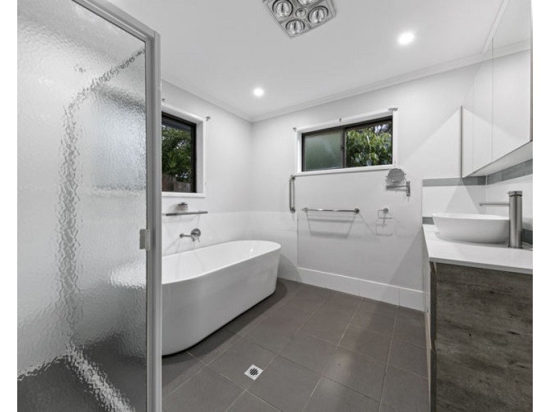 10 Angus Crescent, Kureelpa QLD 4560
