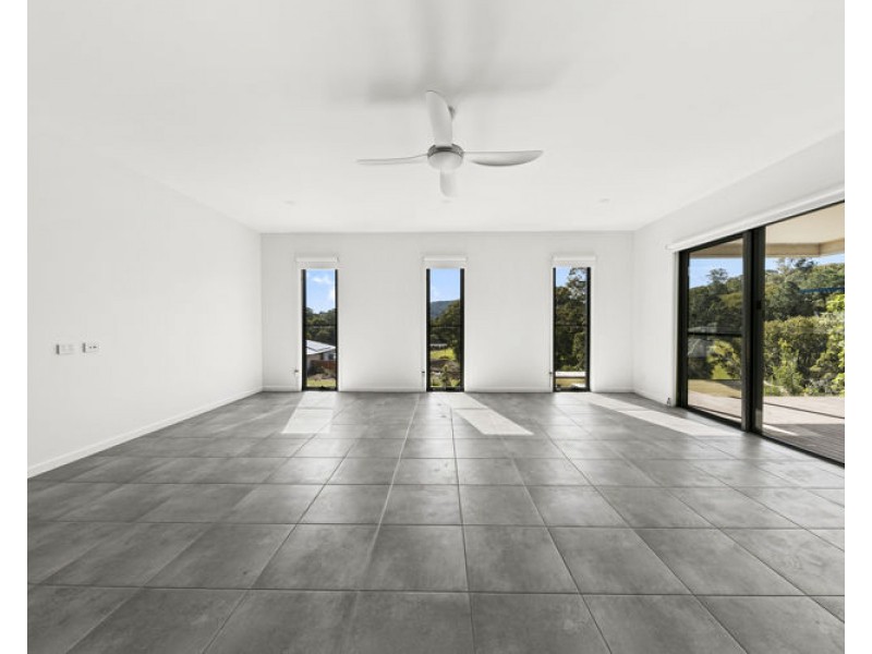 1/5 Jeanette Avenue, Nambour QLD 4560