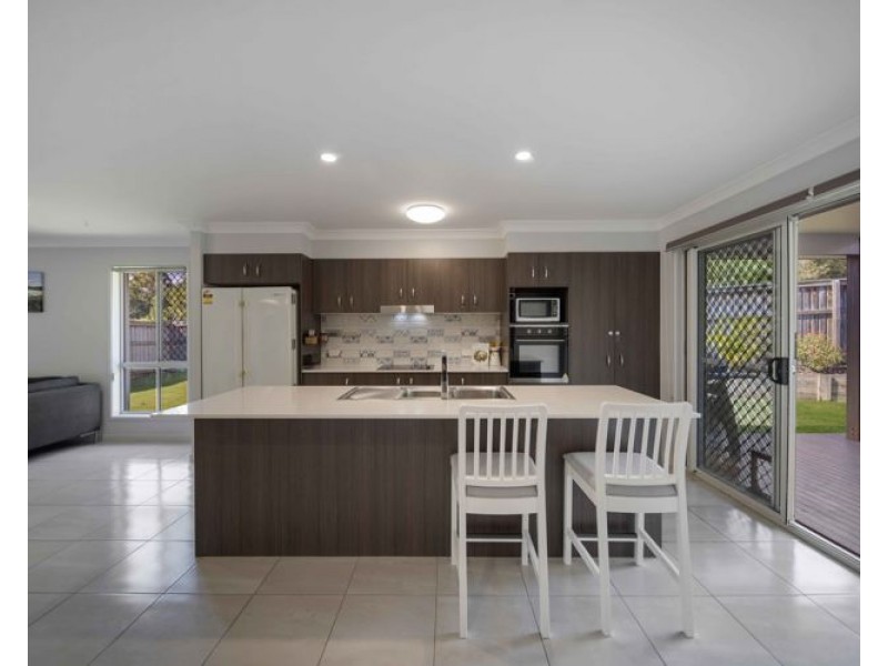 1 Creekside Circuit, Nambour QLD 4560