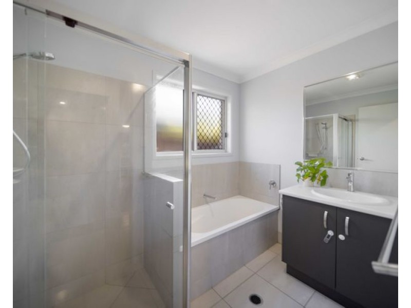 1 Creekside Circuit, Nambour QLD 4560