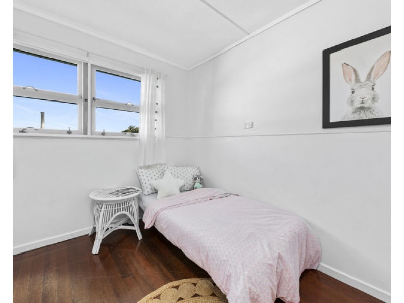 17 Hillcrest Avenue, Nambour QLD 4560