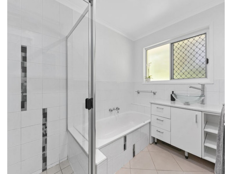 20-22 Angus Crescent, Kureelpa QLD 4560