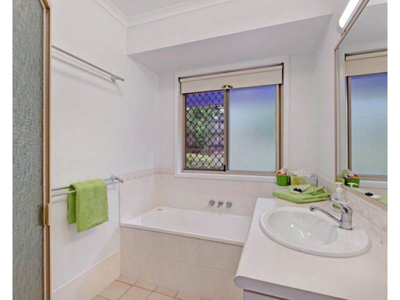 2/74 Spring Myrtle Avenue, Nambour QLD 4560