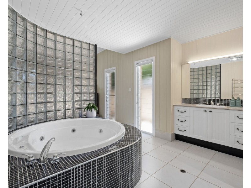 16 Flame Tree Court, Palmwoods QLD 4555