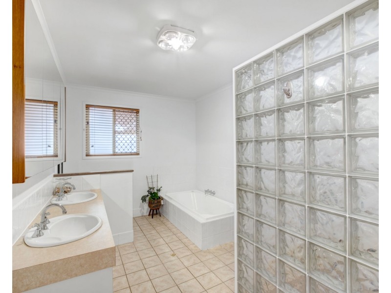 12 Kings Place, Burnside QLD 4560