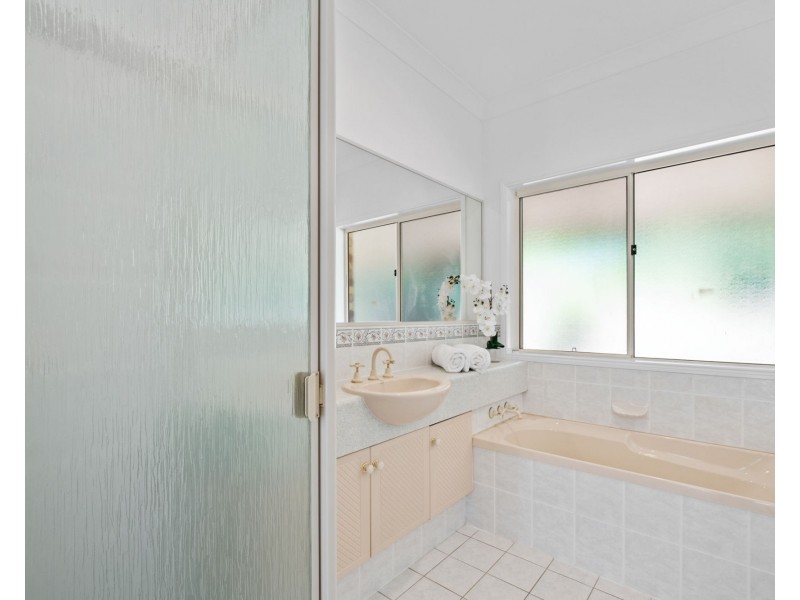 4 Kingsview Drive, Flaxton QLD 4560